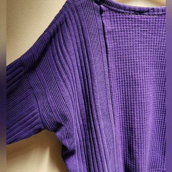 NEW Long-sleeve Purple Cropped T-shirt Size Medium♥︎ - Picture 7 of 10